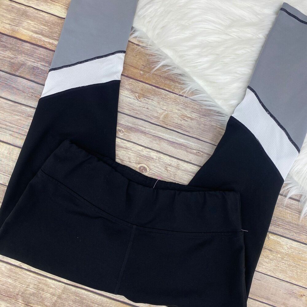 Chico's Zenergy Women's Blocked Full Length Active Leggings Sz 1/M/8 Black White - Picture 4 of 8